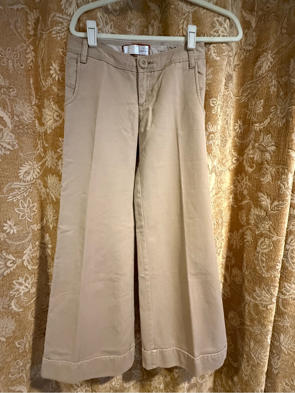 Women’s Old Navy Wide-Leg Chino Pants in Light Tan low rise size 0
